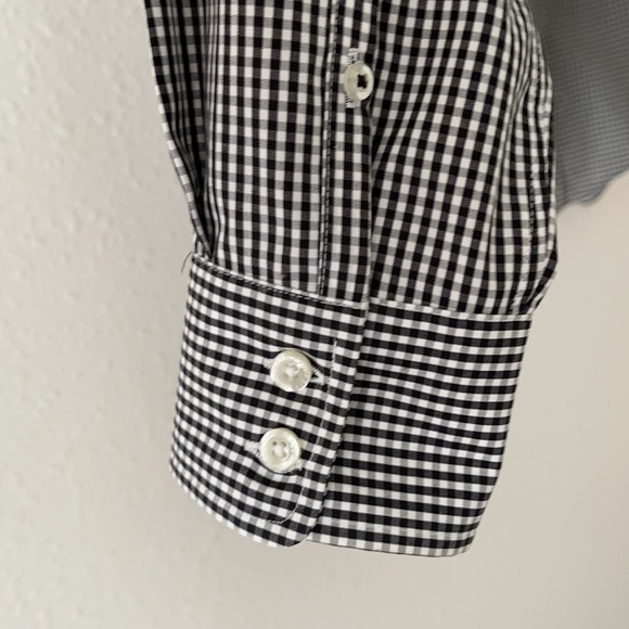 Lands End Women's Long Sleeve Oxford Shirt - 8 - Picture 4 of 7